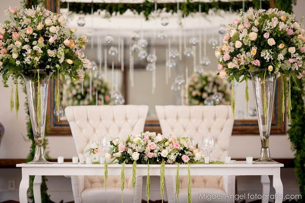 Decoracion de la mesa de los novios